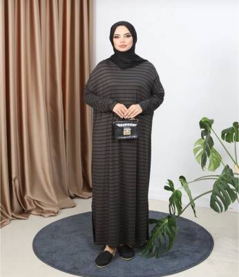 Haki Yeşil Çizgili Yanları Yırtmaç Detaylı Elbise 