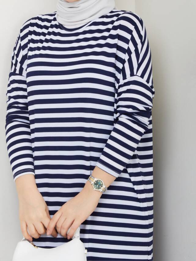 Lacivert Beyaz Çizgili Yanları Yırtmaç Detaylı Elbise - 2