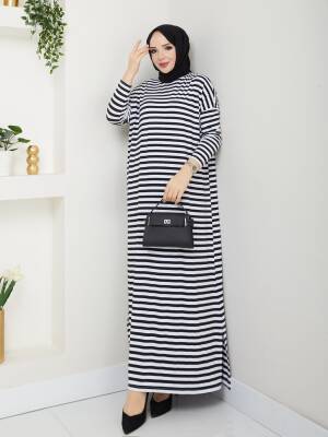 Siyah Beyaz Çizgili Yanları Yırtmaç Detaylı Elbise - 3