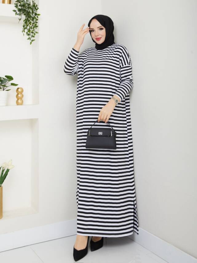 Siyah Beyaz Çizgili Yanları Yırtmaç Detaylı Elbise - 3
