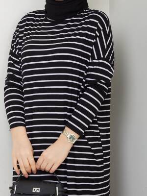 Siyah Çizgili Yanları Yırtmaç Detaylı Elbise - 2